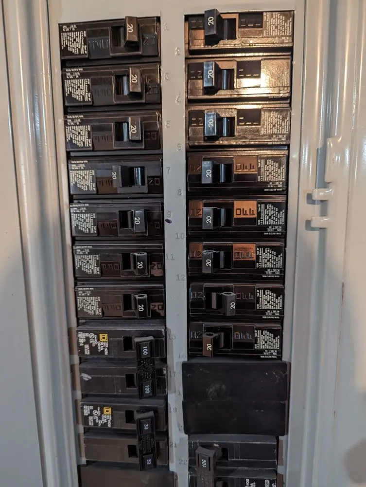 Certified outlet and switch repair experts serving NY, NY - Christopher Allen Enterprises