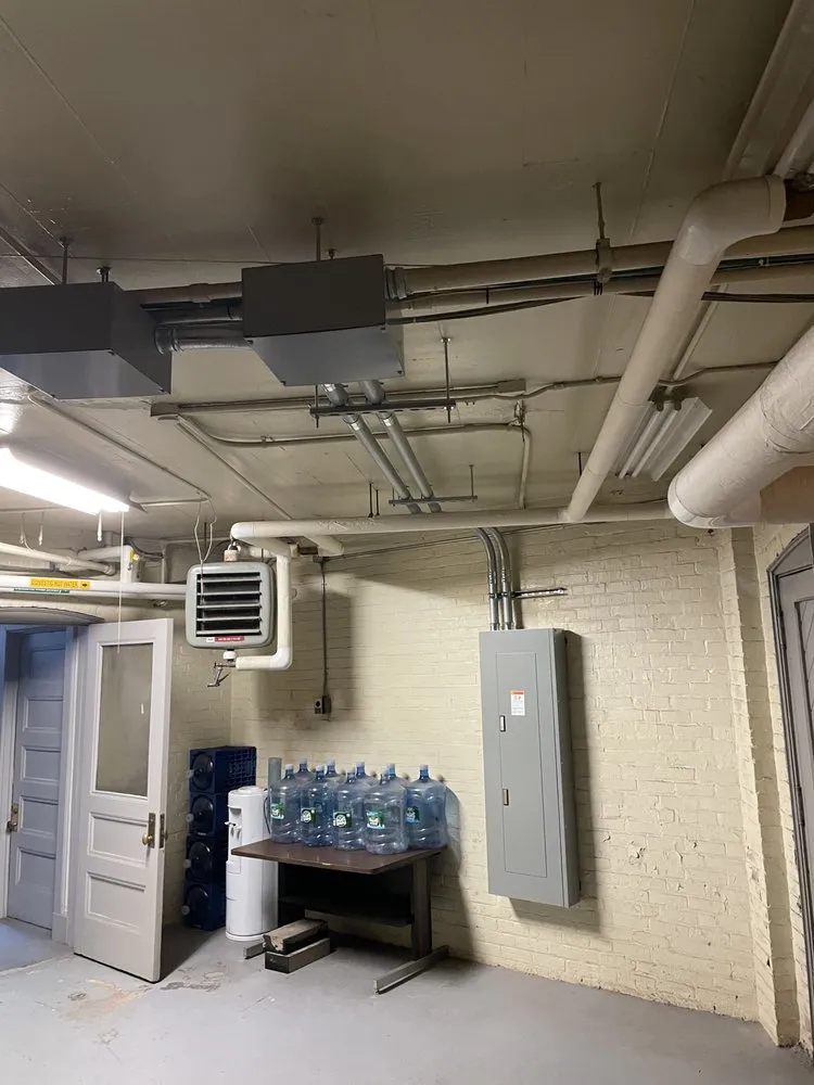 Certified electrician providing lighting installation in , 