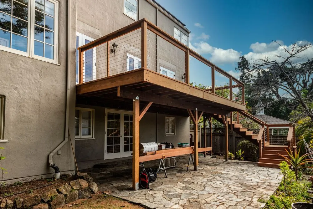 Licensed electrical service for homes in lighting installation,  by 