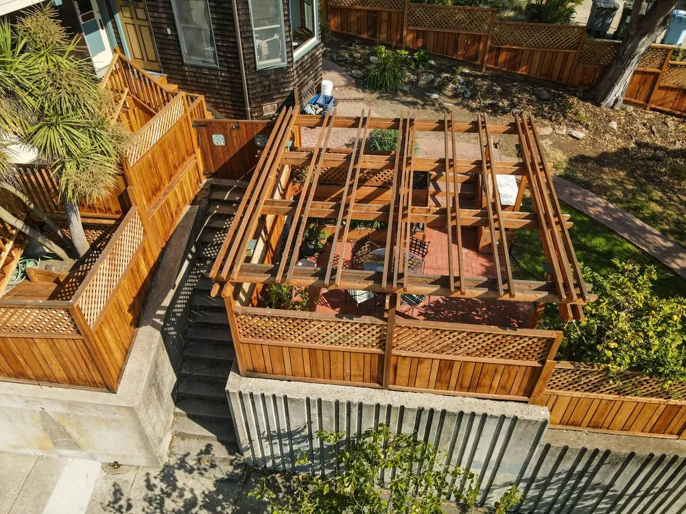 Professional electrician providing electrical repair in , 