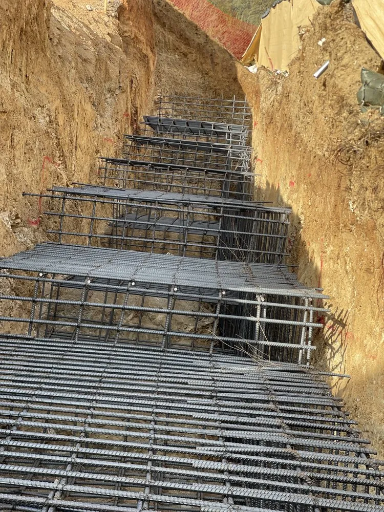 Slide of Chrome Men Construction