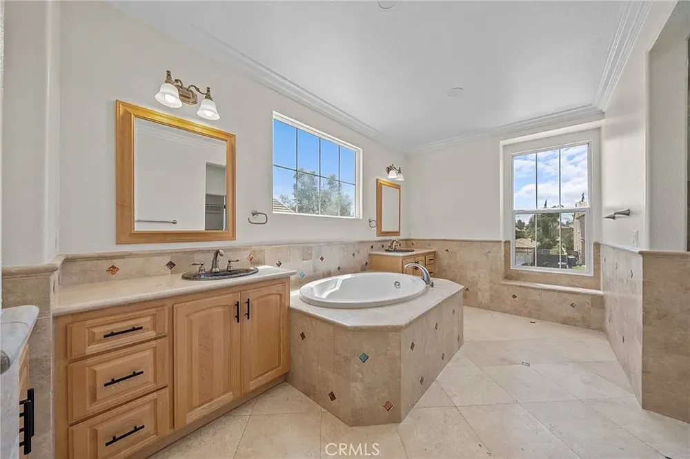 Slide of Chrome Men Construction