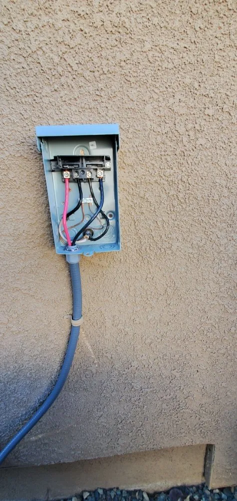 Professional electrician providing electrical repair in ,