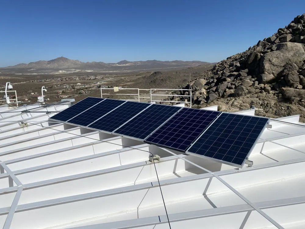 Licensed electrician providing emergency electrical service in , 