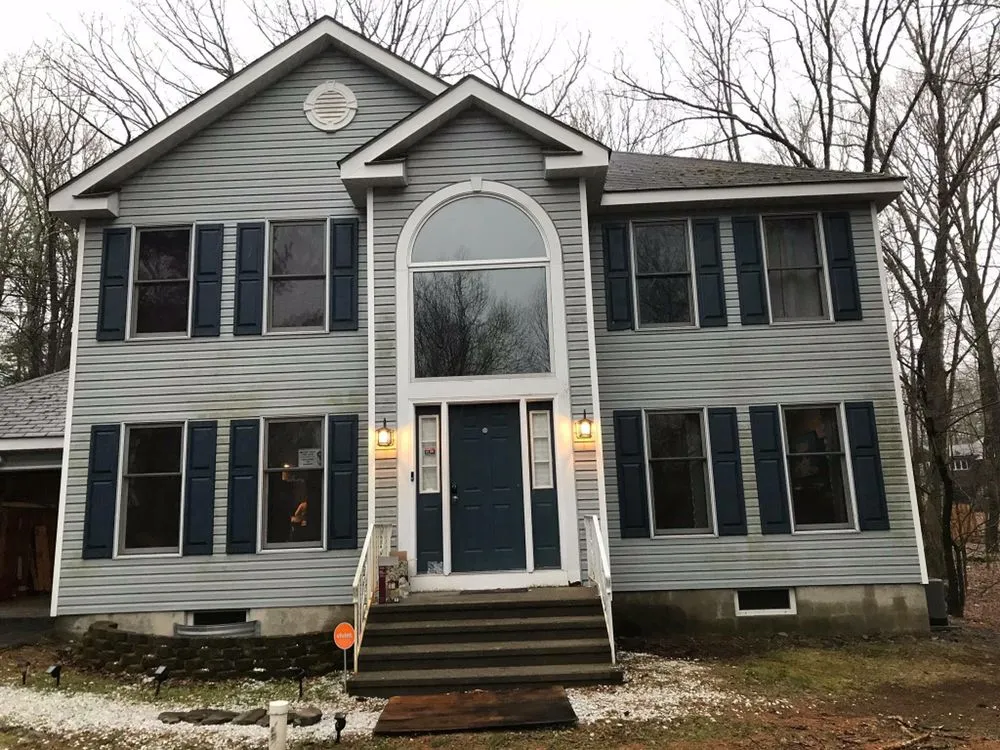 Affordable electrician providing panel upgrade in , 