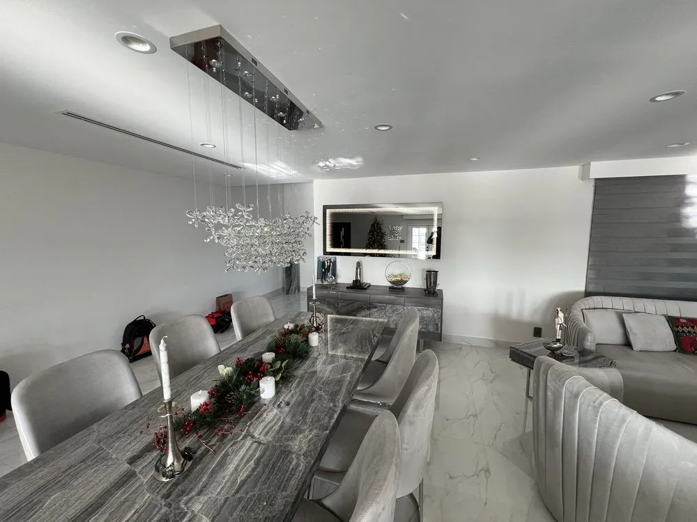 Slide of CircuitCity Electric