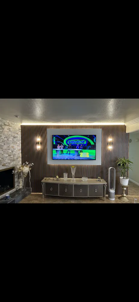 Slide of CircuitCity Electric