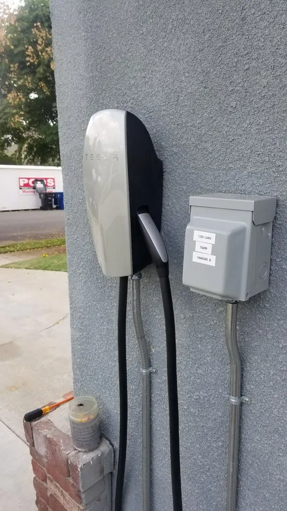 Affordable electrician providing wiring installation in , 