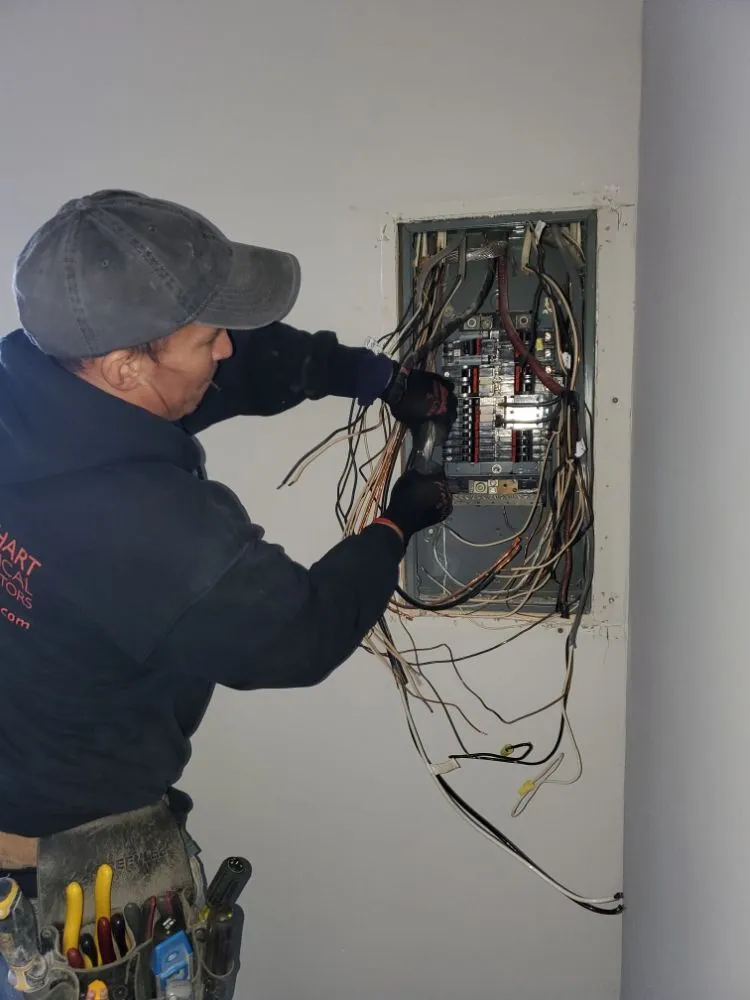 Trusted electrician providing electrical repair in , 