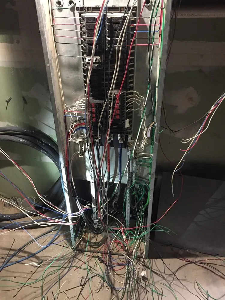 Emergency circuit breaker repair experts serving Topock, AZ - Clement Electric