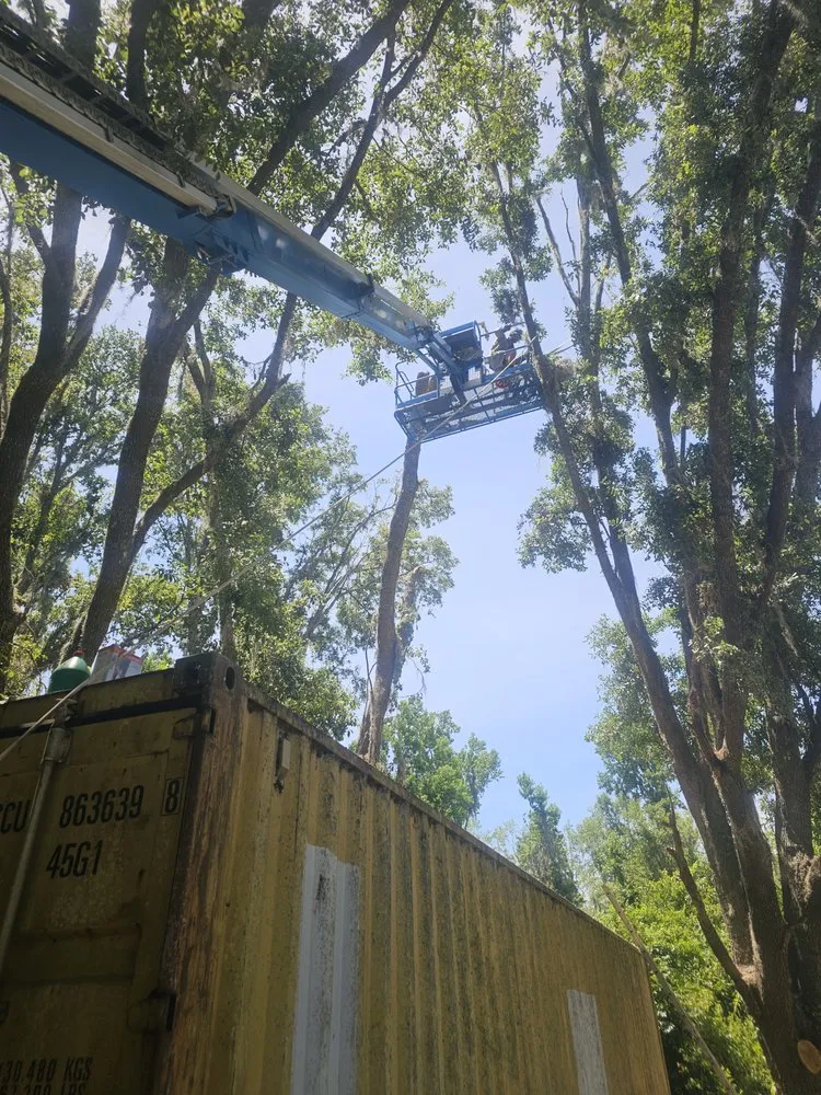 Certified emergency electrical service in Greenville, FL by Cloverlee Services