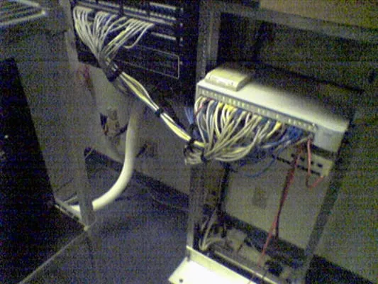 CMI COMMUNICATIONS Logo