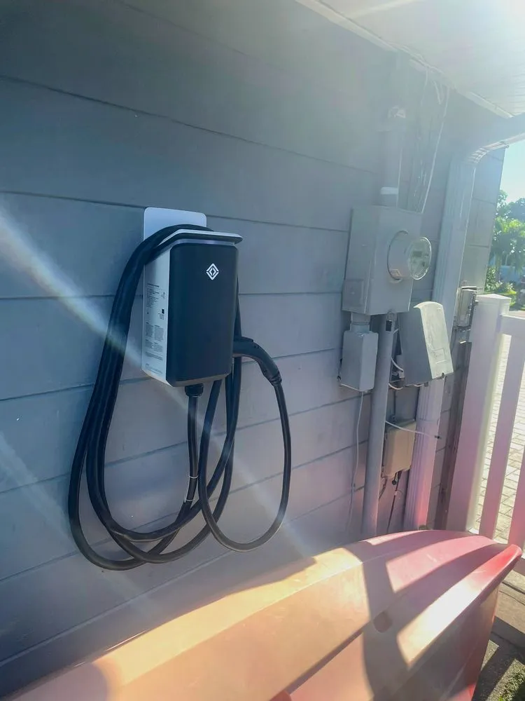 Expert electrician providing circuit breaker repair in , 