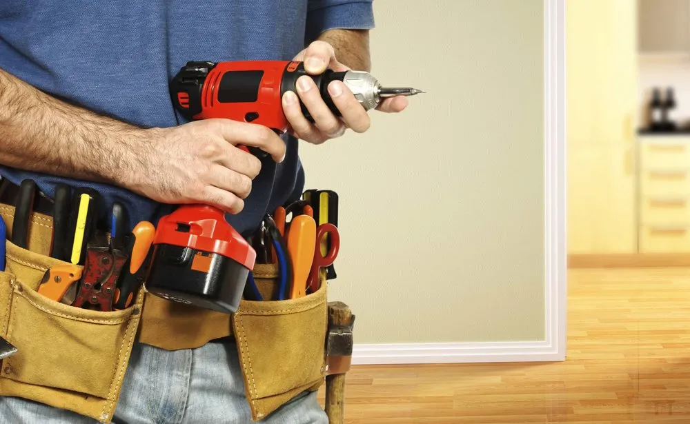 Emergency electrician providing circuit breaker repair in Ponce de Leon, FL - Coastal Renovations of North West Florida