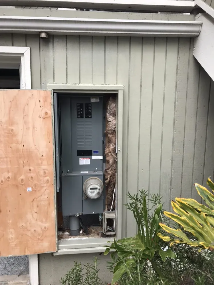 Slide of Coastalmoods Electric