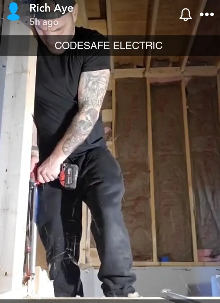 Trusted circuit breaker repair service in st charles, IL - Codesafe Electric