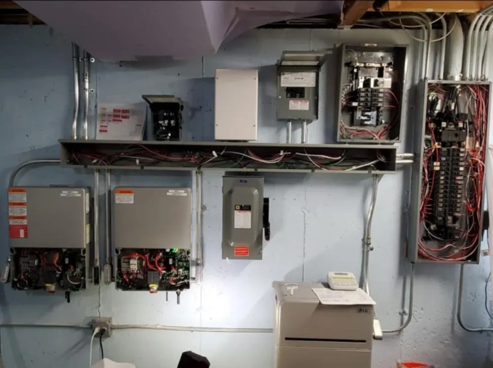 Reliable electrician providing circuit breaker repair in st charles, IL - Codesafe Electric