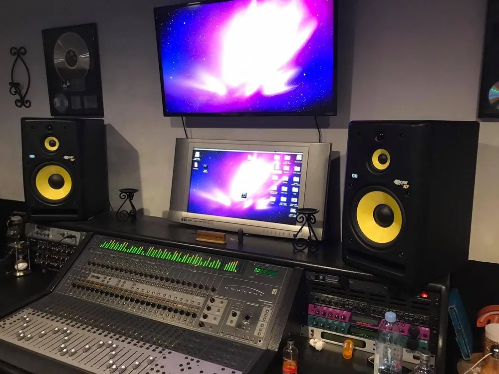 Slide of Collective Cyrcle