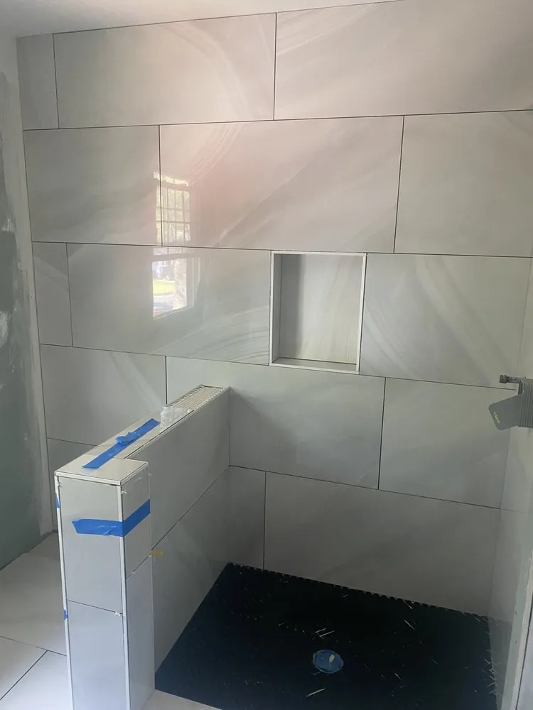 Licensed electrician providing emergency electrical service in , 