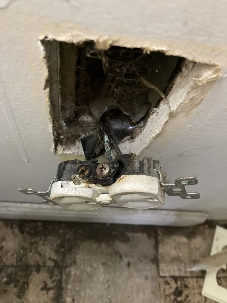Affordable circuit breaker repair in Royal Center, IN by Collins Electric