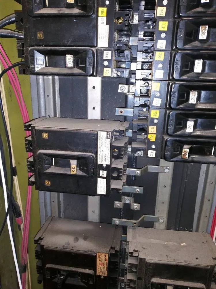 Slide of Colmenero Electricista