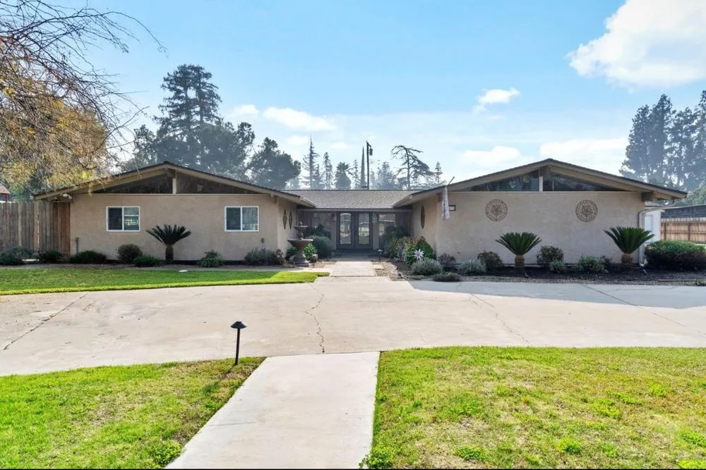 Slide of Colonial Garden