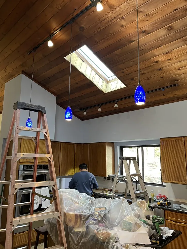 Slide of Colque Electric