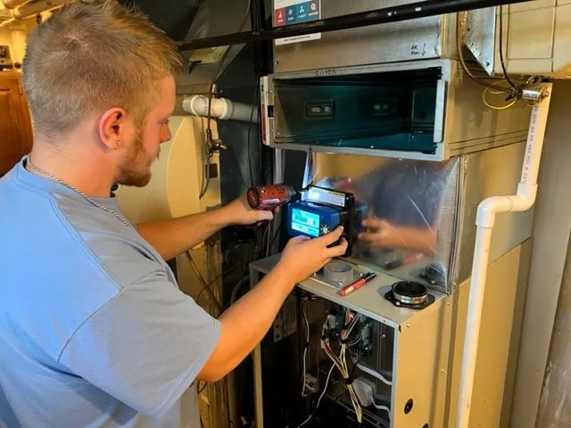 Slide of Com24 Heating And Air Conditioning