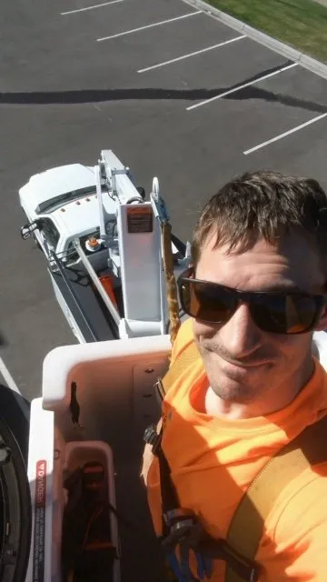 Professional electrician providing circuit breaker repair in ,