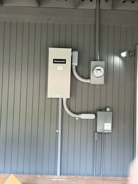 Certified circuit breaker repair service in ,  - Complete Electric Service