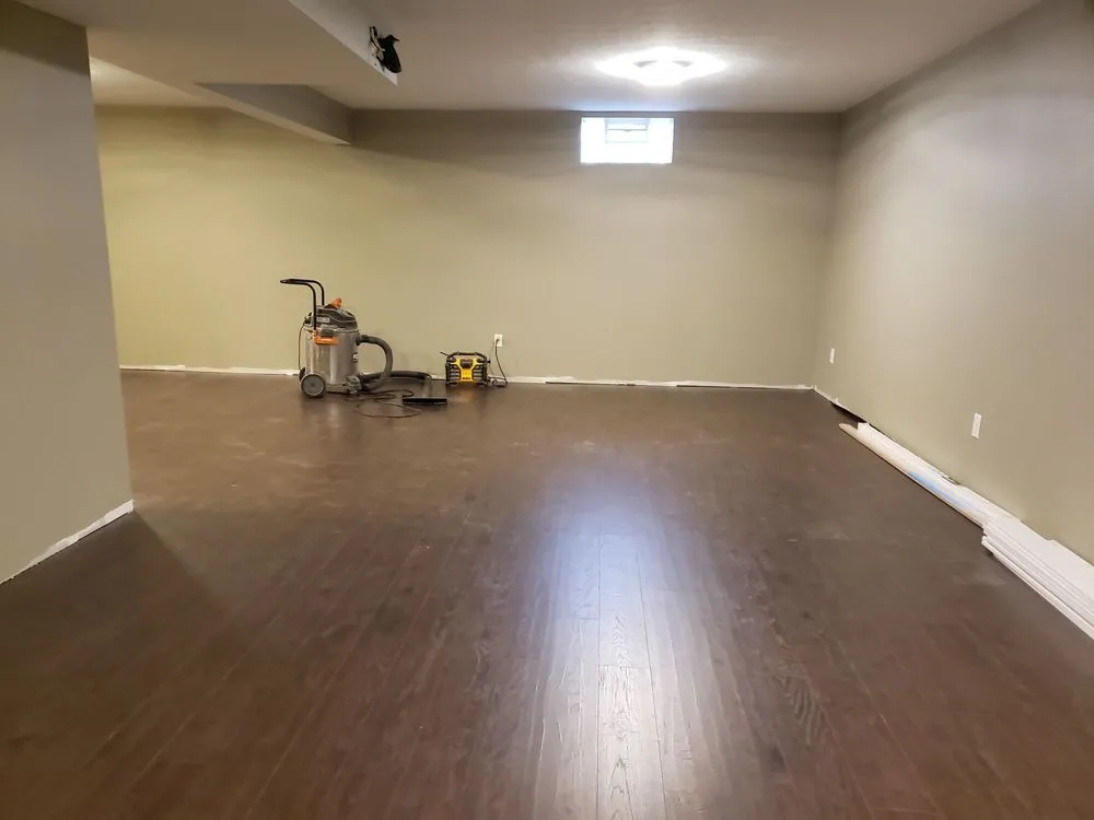 Certified electrician providing circuit breaker repair in , 