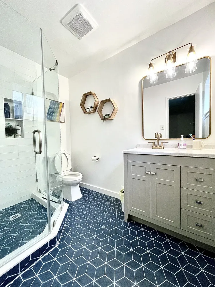 Slide of Comstruct Builders