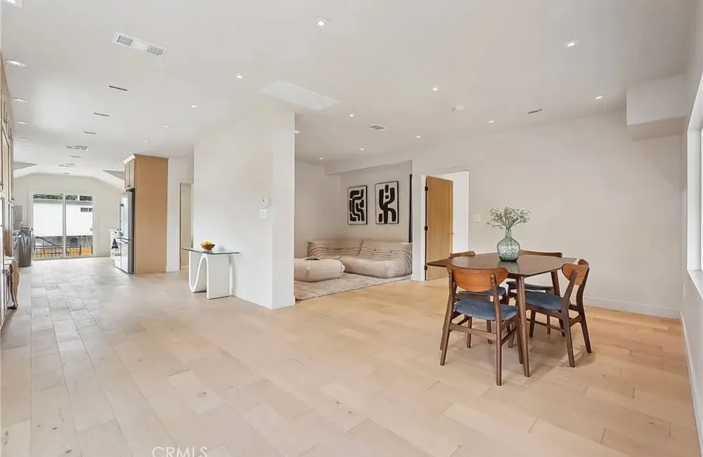 Slide of Comstruct Builders