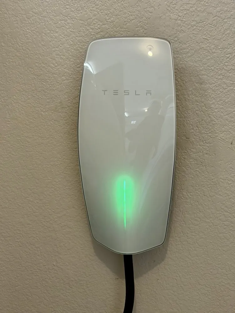 Emergency electrician providing outlet and switch repair in ,