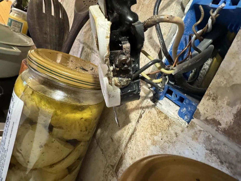 Emergency electrician providing emergency electrical service in ,