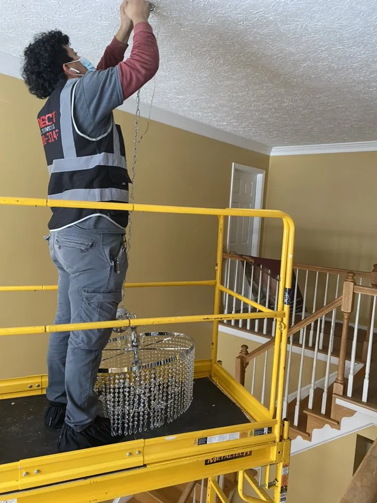 Affordable electrician providing emergency electrical service in , 