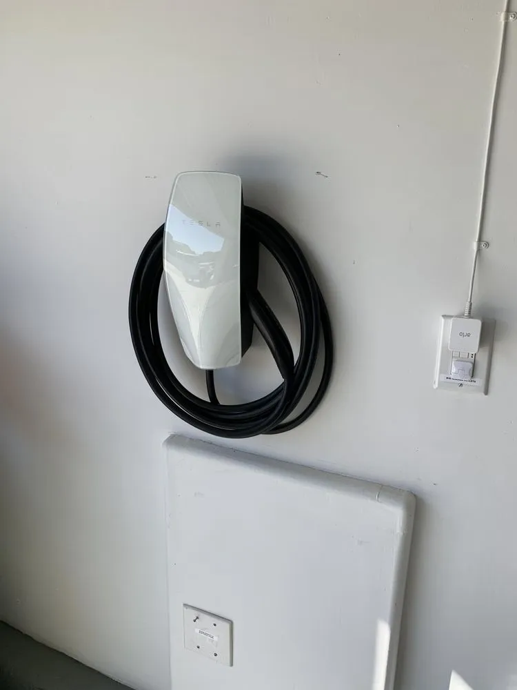 Affordable electrician providing panel upgrade in , 