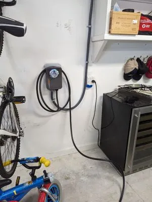 Conner & Son's Electrical Logo