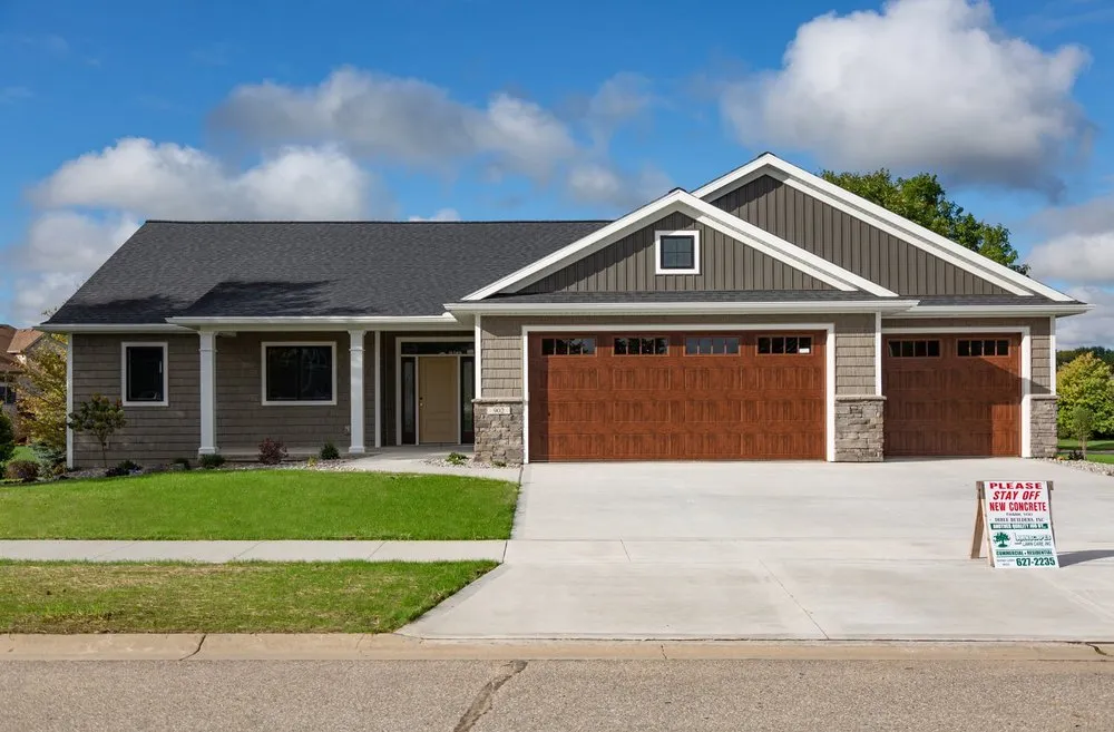 Emergency electrical service for homes in lighting installation,  by 