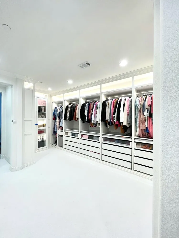 Affordable electrician providing circuit breaker repair in ,