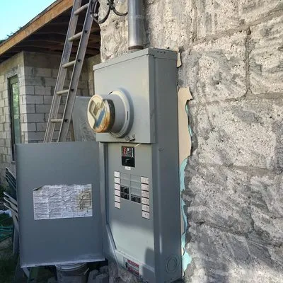 Contain Master Electrician Logo