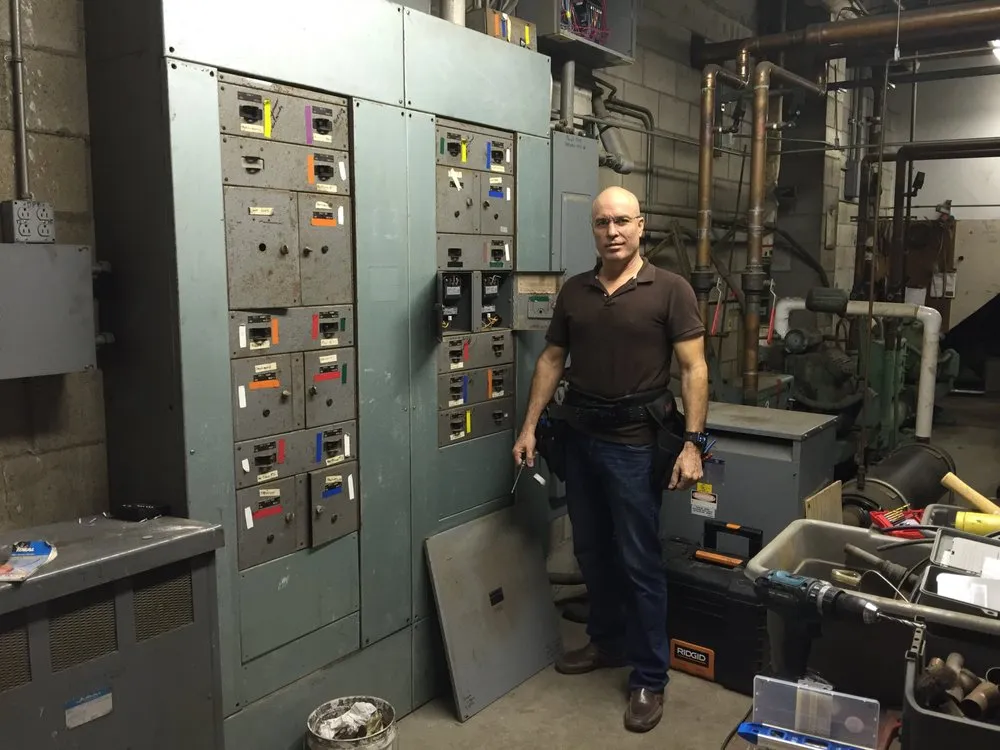 Licensed circuit breaker repair experts serving Sylmar, CA - Contreras Electric