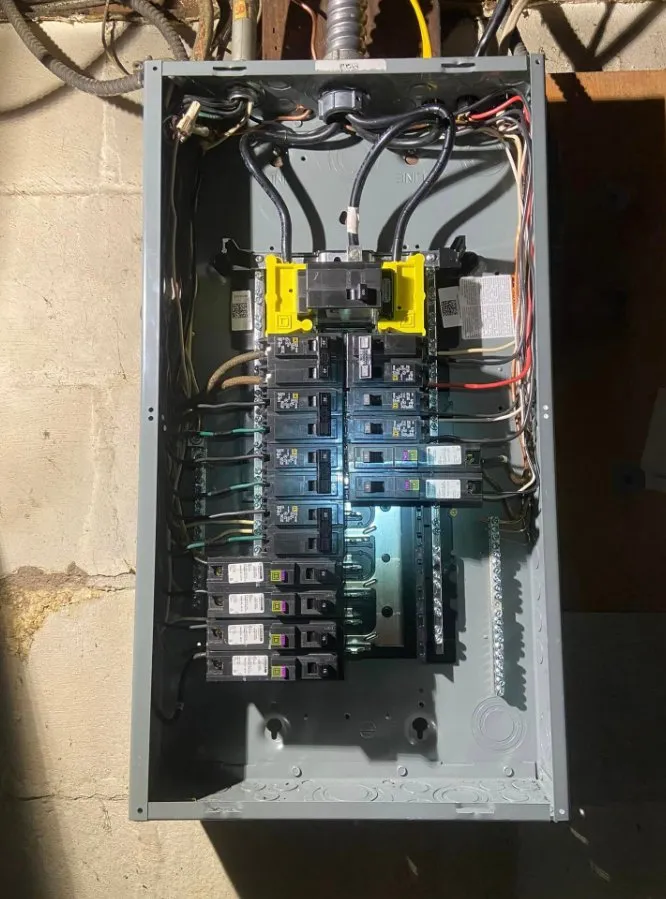 Emergency electrician providing electrical repair in , 