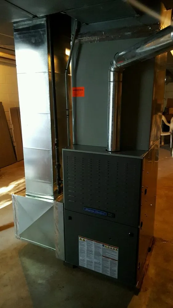 Licensed electrician providing circuit breaker repair in , 