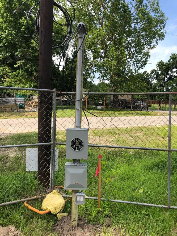 Emergency electrician providing wiring installation in ,