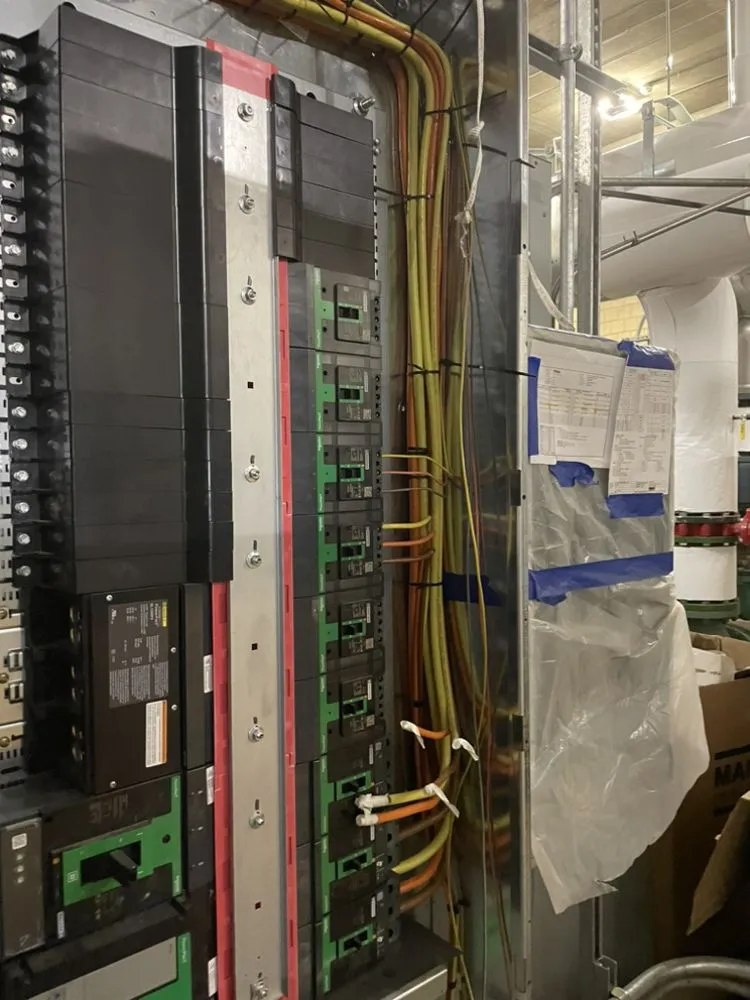 Certified electrician providing electrical repair in , 