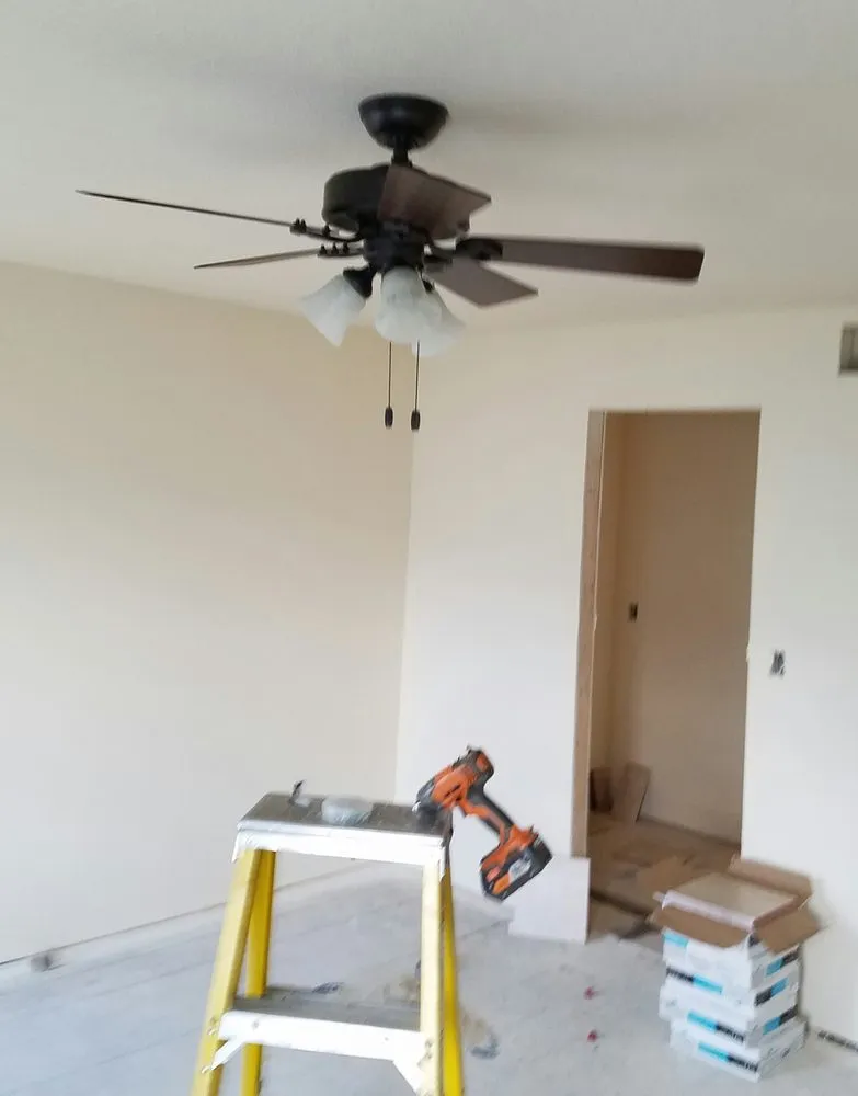 Slide of Corbin & Maille Electric