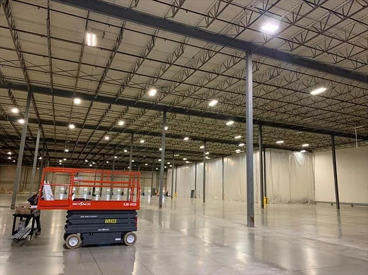 Emergency electrician providing panel upgrade in , 