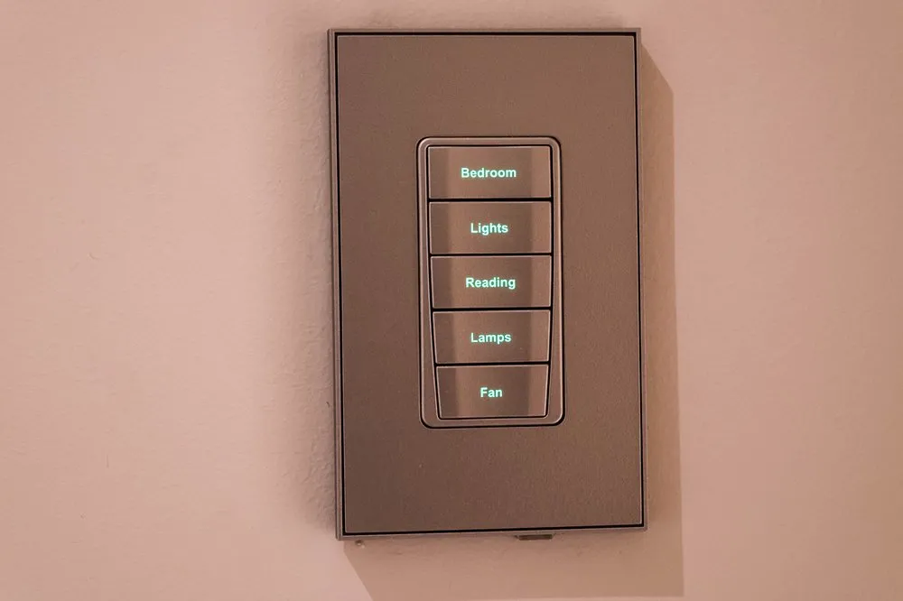 Trusted electrician providing emergency electrical service in , 