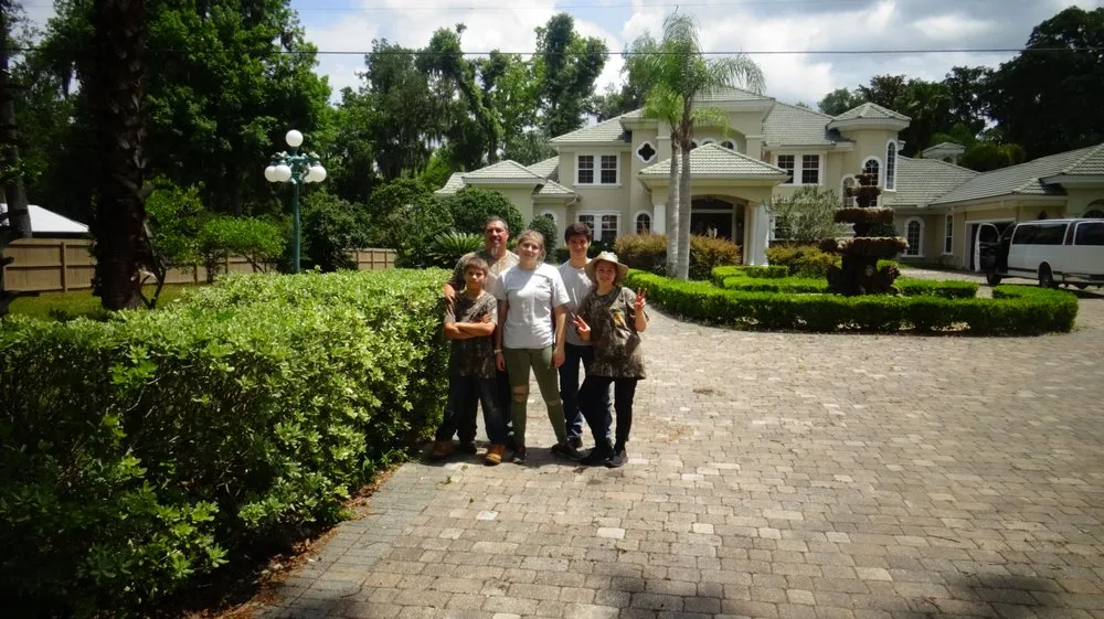 Slide of Cortes Electric